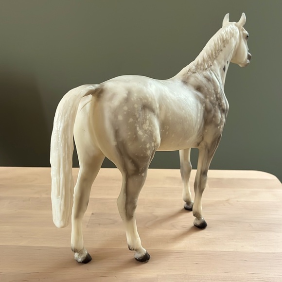 Breyer Abdullah 1989 LE Trakehner Olympic Showjumper Grey - Picture 4 of 5